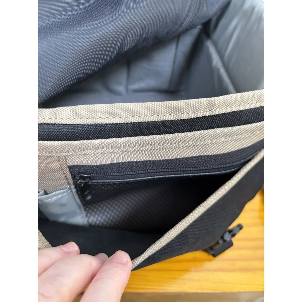 Lowepro‎ Street & Field Reporter 100 AW Soft Camera Case with Adjustable Strap